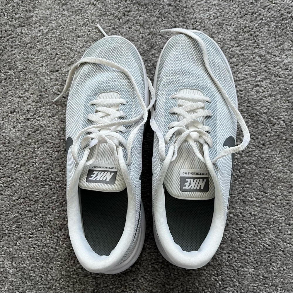 Womens Nike Sneakers - Picture 5 of 9